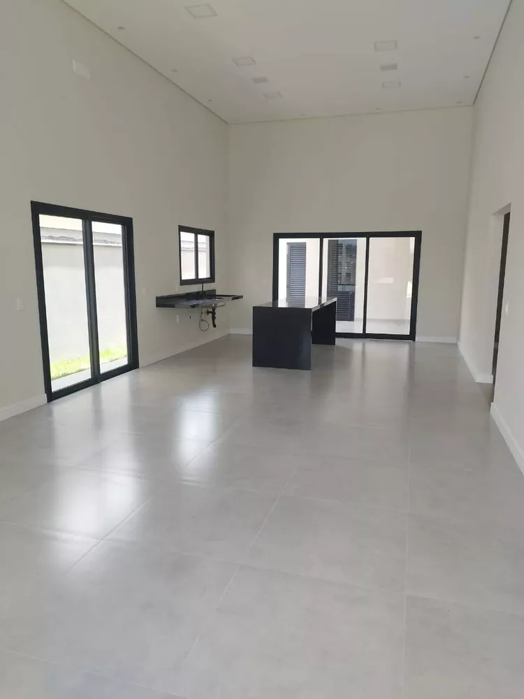 Casa de Condomínio à venda com 3 quartos, 166m² - Foto 1