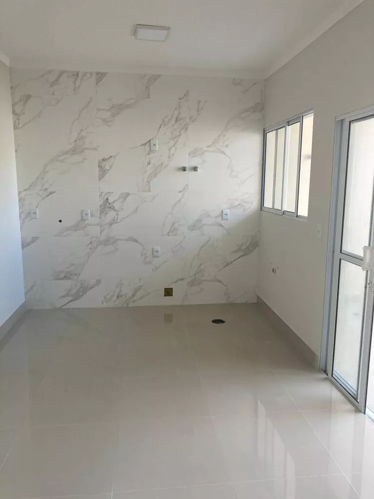 Casa à venda com 3 quartos, 150m² - Foto 1