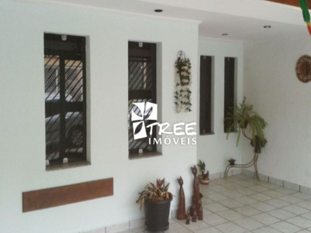 Casa à venda com 4 quartos, 140m² - Foto 2