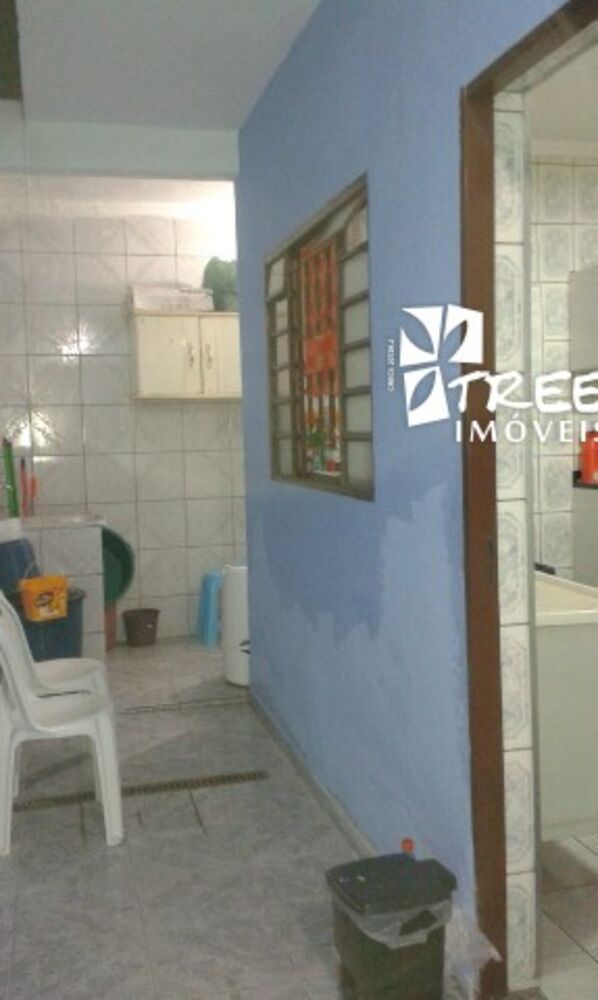 Casa à venda com 9 quartos, 196m² - Foto 2