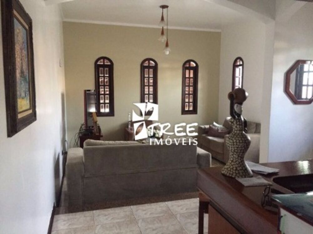 Casa à venda com 3 quartos, 300m² - Foto 1