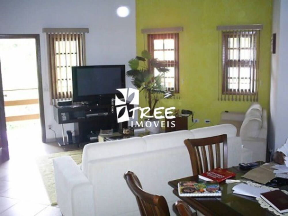 Casa à venda com 4 quartos, 220m² - Foto 2