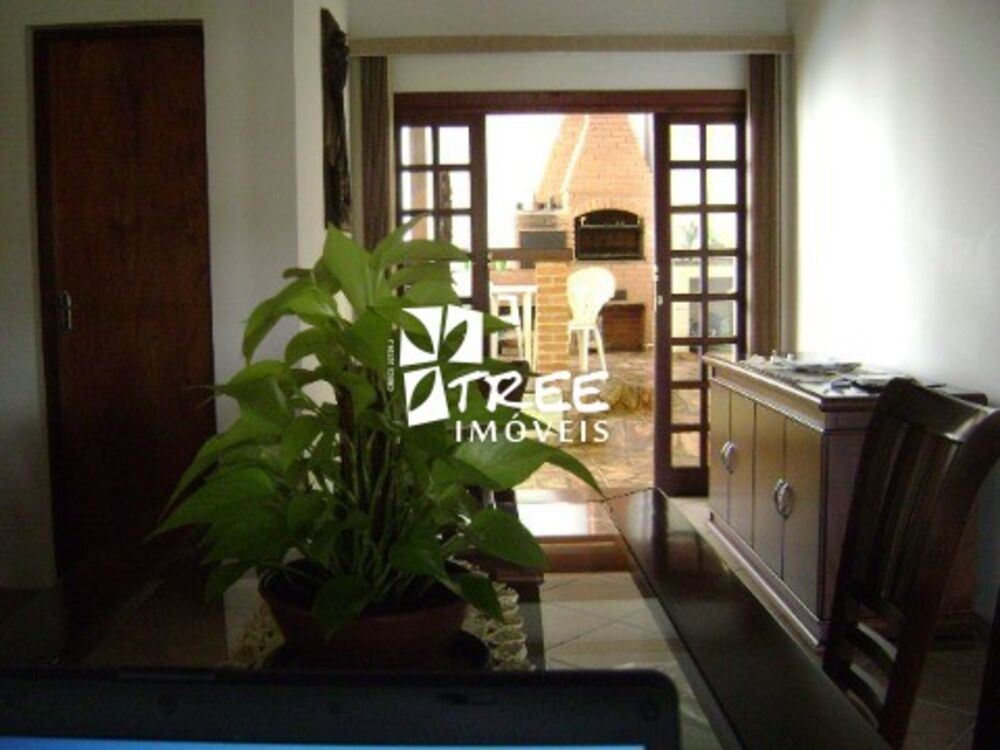 Casa à venda com 4 quartos, 220m² - Foto 4