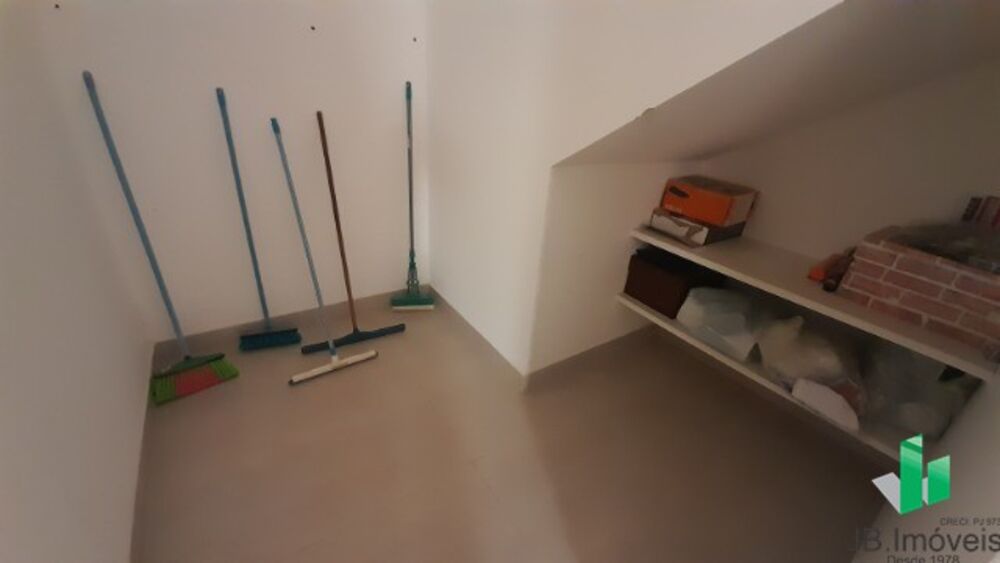 Casa à venda com 4 quartos, 300m² - Foto 4
