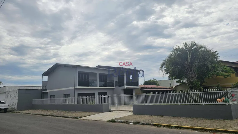 Casa, 5 quartos, 220 m² - Foto 2