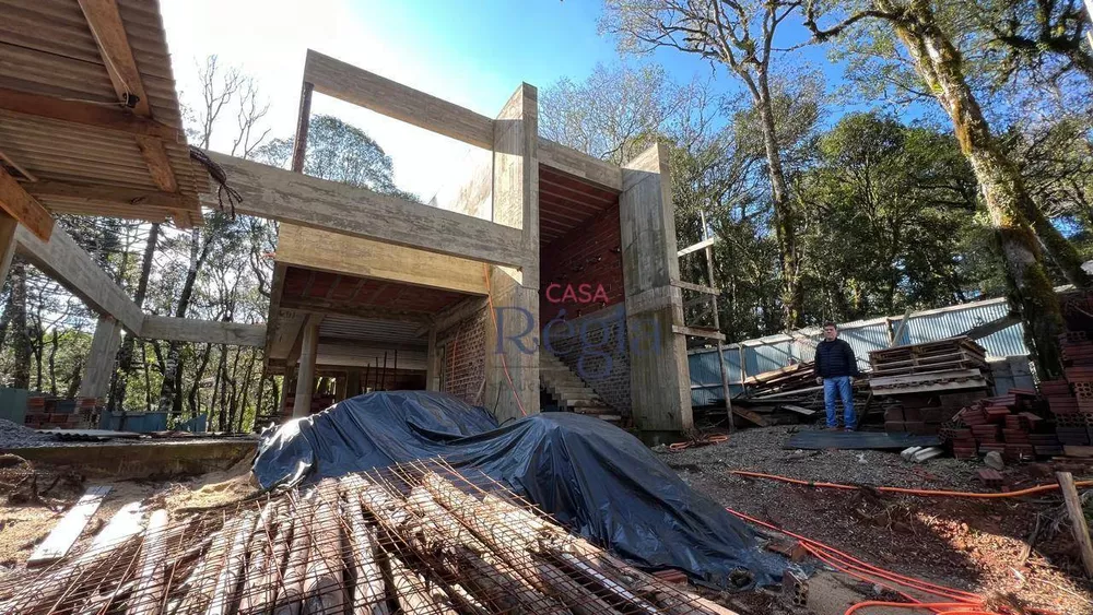 Casa de Condomínio à venda com 4 quartos, 250m² - Foto 1