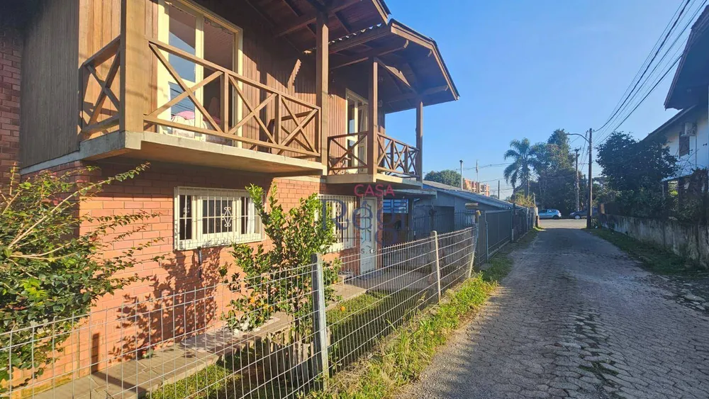 Casa, 6 quartos, 319 m² - Foto 2