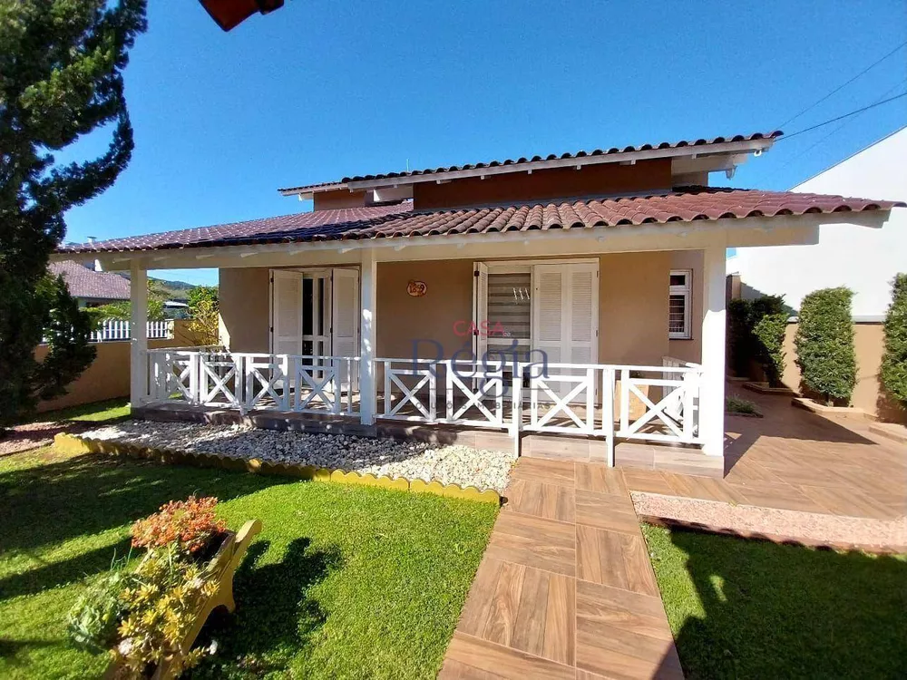 Casa à venda com 3 quartos, 240m² - Foto 1