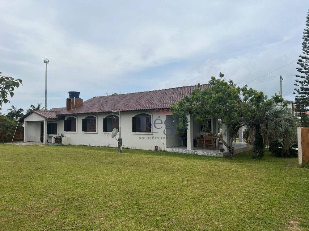 Casa à venda com 6 quartos, 264m² - Foto 1