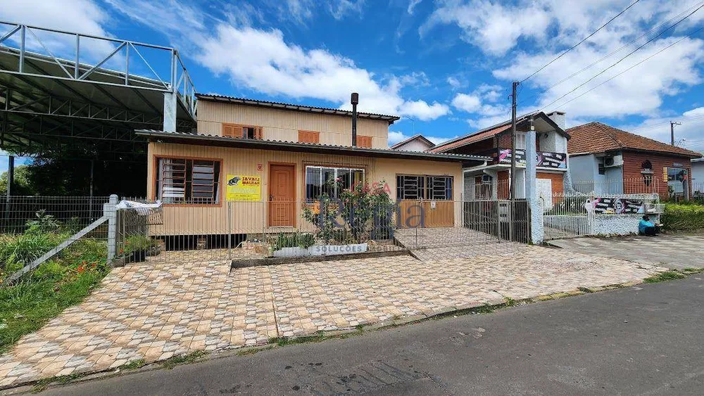 Casa à venda com 3 quartos, 285m² - Foto 1