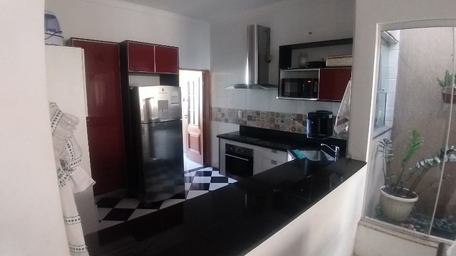 Casa à venda com 3 quartos, 300m² - Foto 3