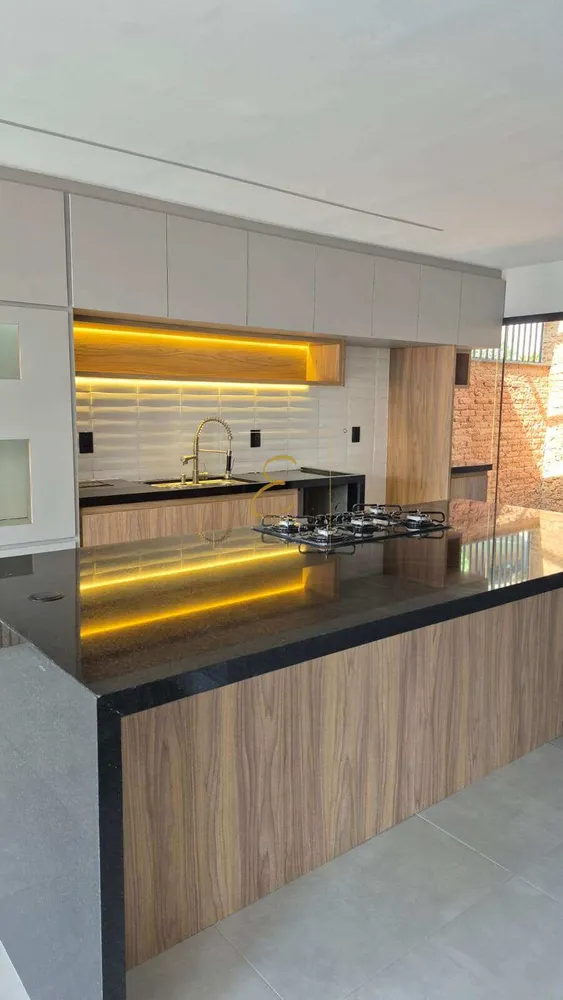 Casa, 4 quartos, 270 m² - Foto 1