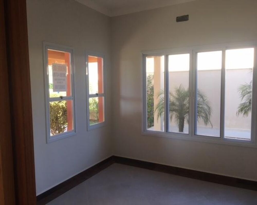 Casa à venda com 3 quartos, 240m² - Foto 3