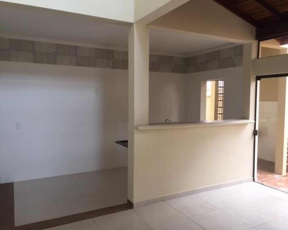 Casa à venda com 3 quartos, 150m² - Foto 1