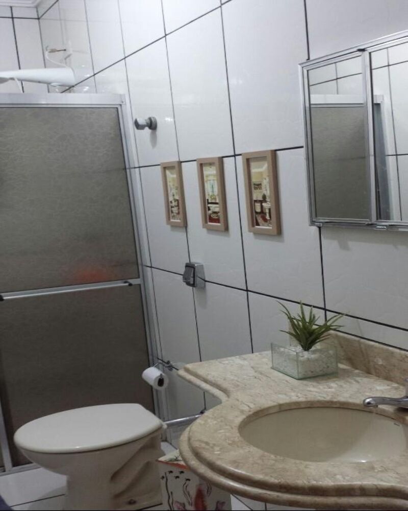 Casa à venda com 3 quartos, 200m² - Foto 1