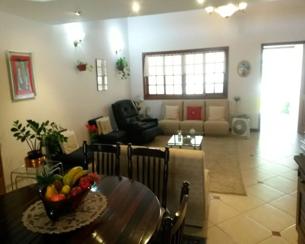 Casa, 4 quartos, 180 m² - Foto 1