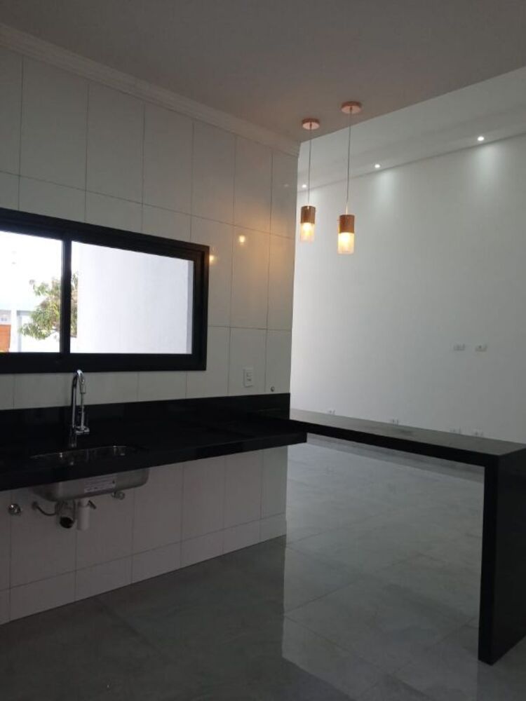 Casa à venda com 3 quartos, 175m² - Foto 1