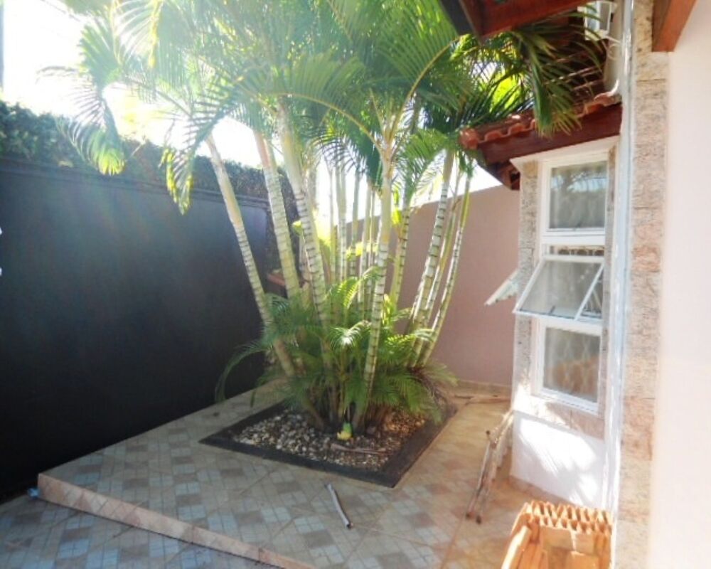 Casa à venda com 3 quartos, 128m² - Foto 1