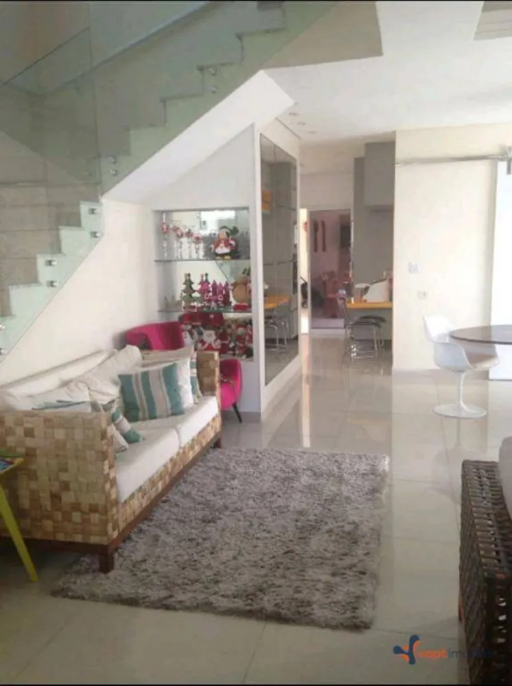 Sobrado, 3 quartos, 256 m² - Foto 1
