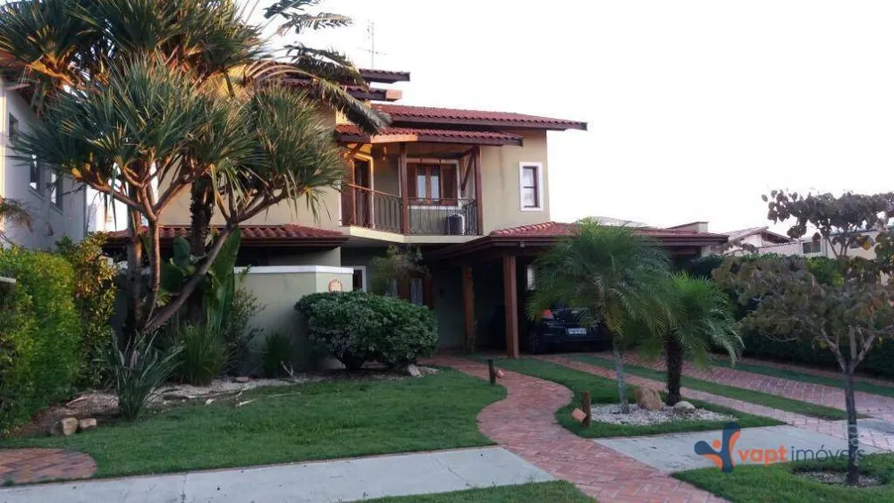 Sobrado, 3 quartos, 303 m² - Foto 1