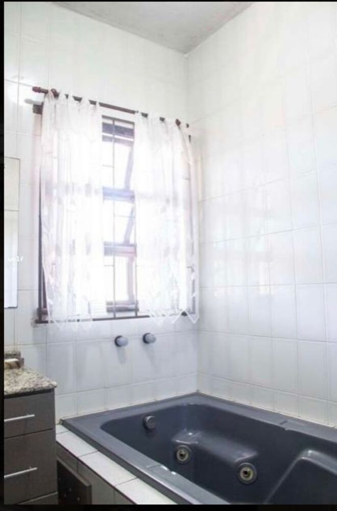 Casa à venda com 4 quartos, 265m² - Foto 2