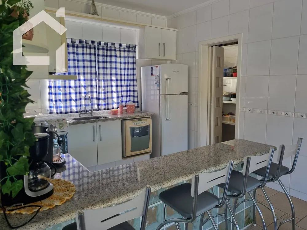 Casa, 3 quartos, 218 m² - Foto 4