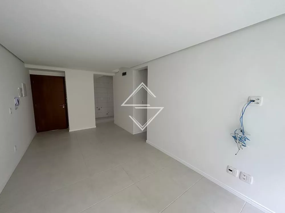 Apartamento à venda com 2 quartos, 100m² - Foto 2