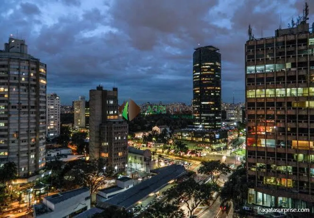 Prédio Inteiro, 1000000 m² - Foto 1