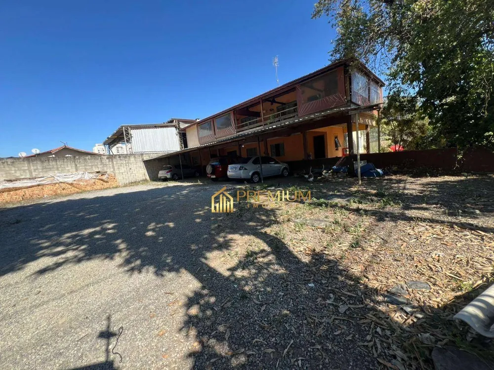Sobrado, 3 quartos, 380 m² - Foto 1
