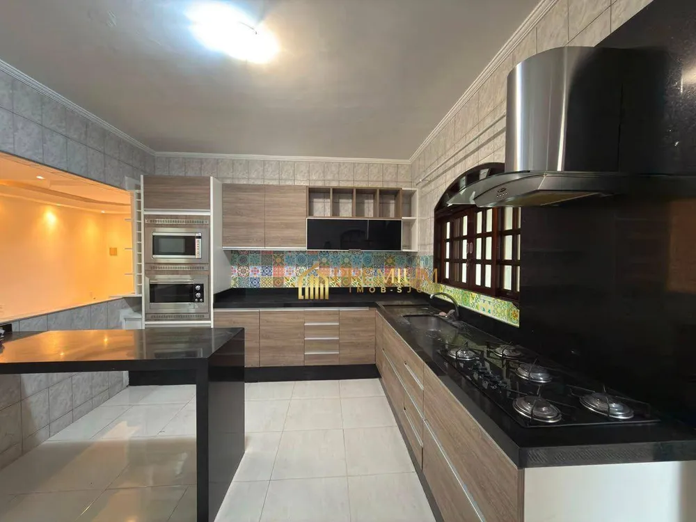 Casa, 3 quartos, 253 m² - Foto 2