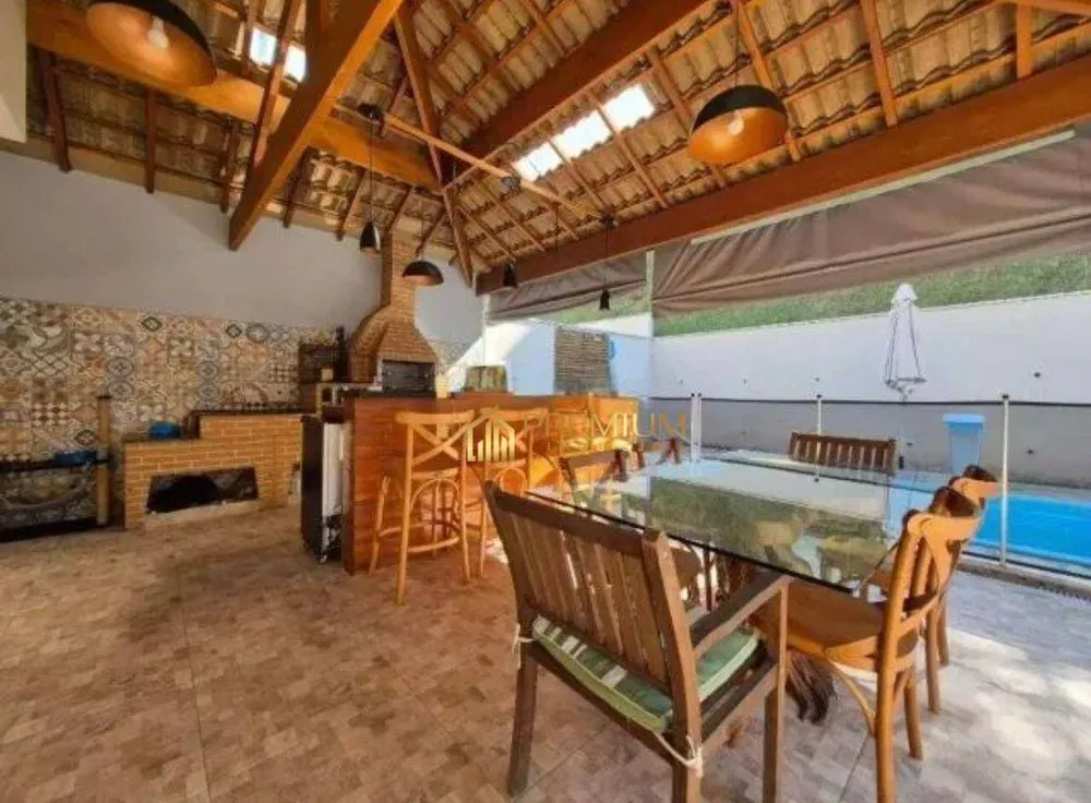 Casa, 4 quartos, 190 m² - Foto 1