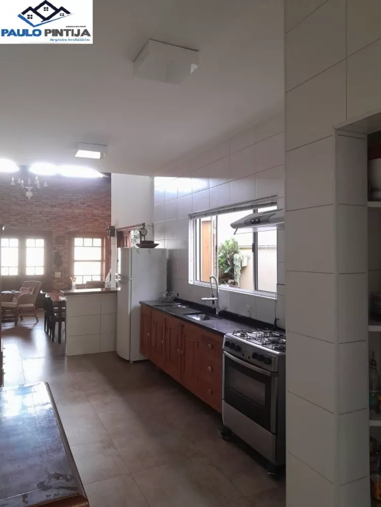 Casa à venda com 2 quartos, 140m² - Foto 8