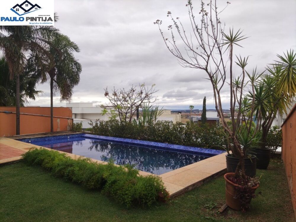 Casa para alugar com 6 quartos, 391m² - Foto 1