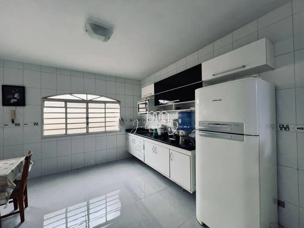 Casa, 4 quartos, 200 m² - Foto 3