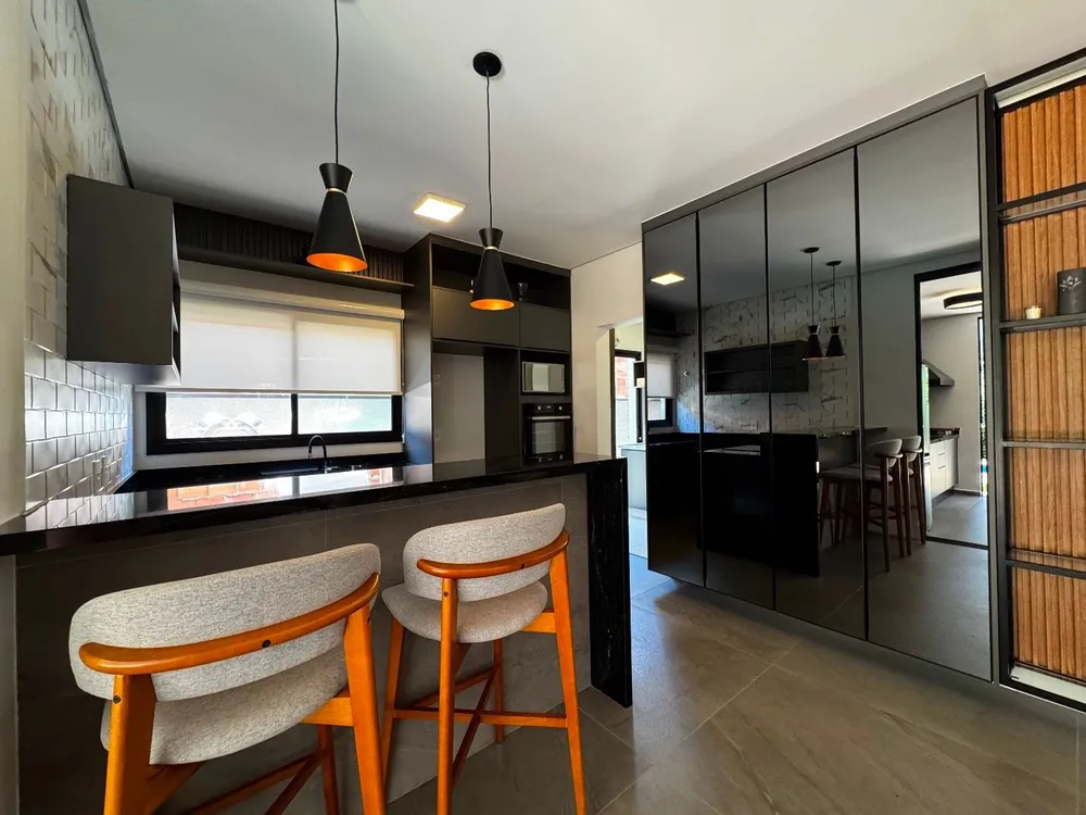 Sobrado, 4 quartos, 259 m² - Foto 1