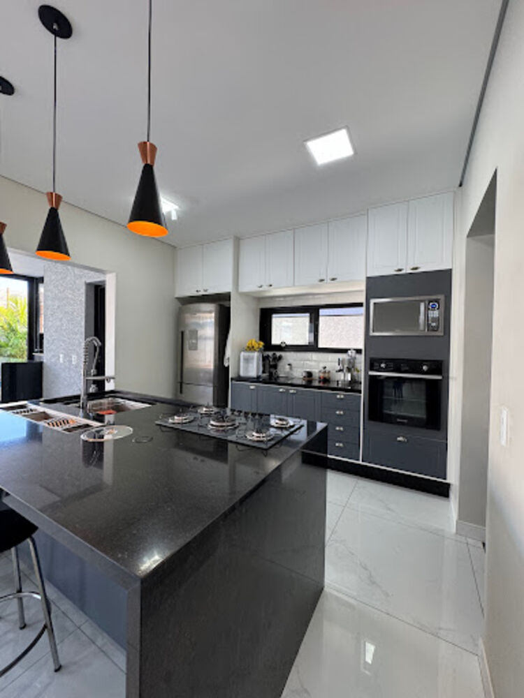 Sobrado, 4 quartos, 246 m² - Foto 1