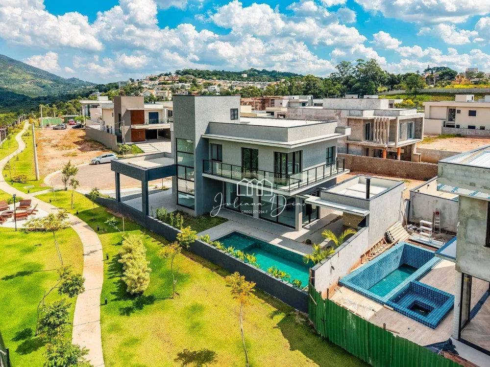 Sobrado, 3 quartos, 304 m² - Foto 1