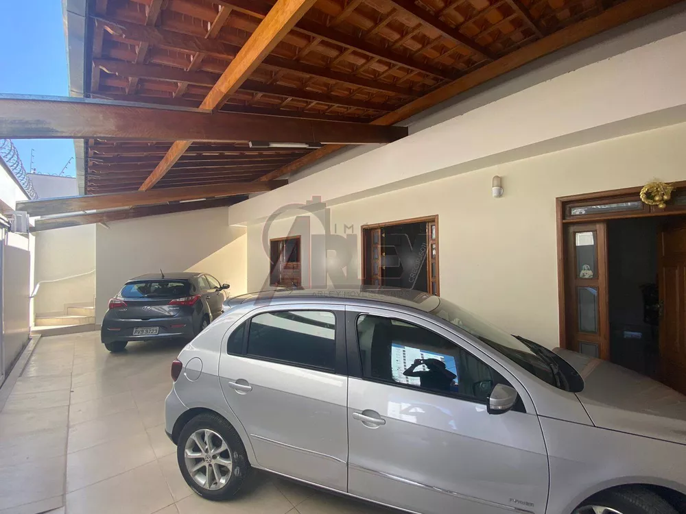 Casa à venda com 3 quartos, 360m² - Foto 1