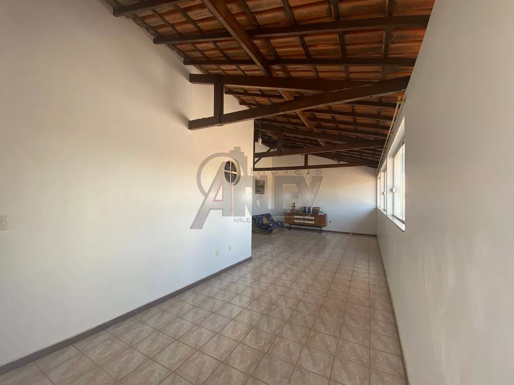 Casa à venda com 3 quartos, 360m² - Foto 5