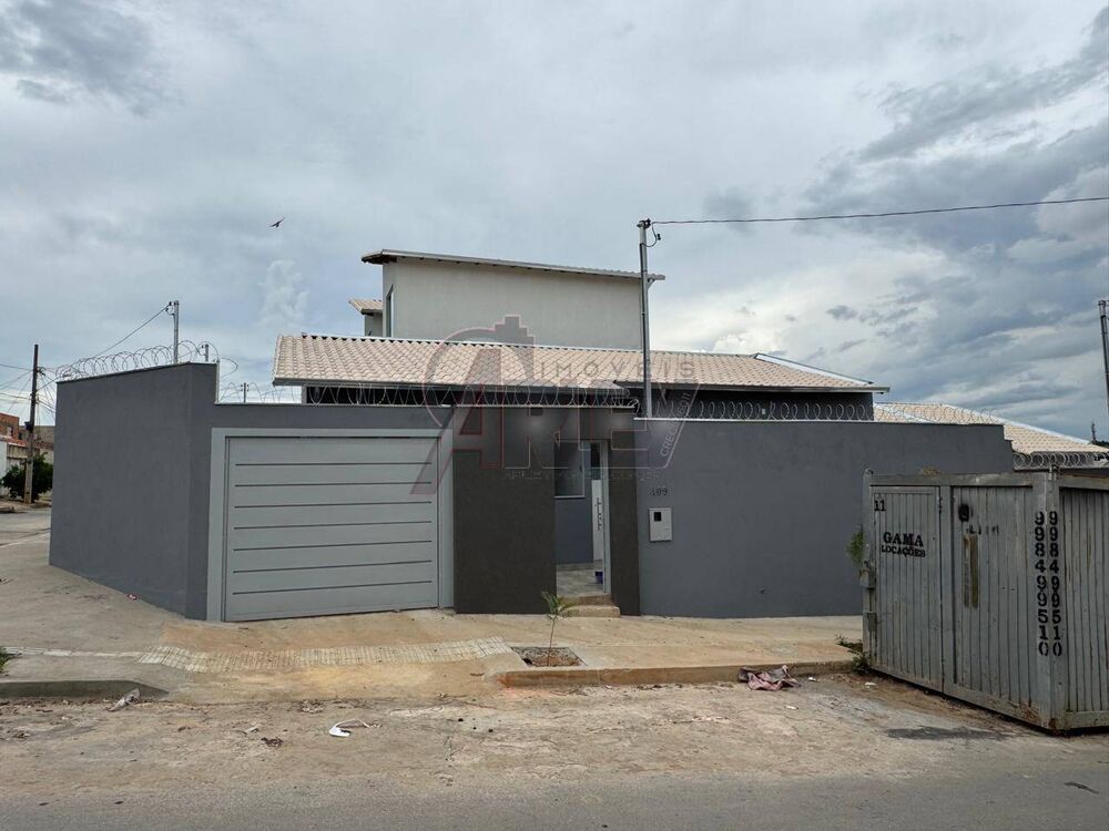 Casa à venda com 2 quartos, 60m² - Foto 1