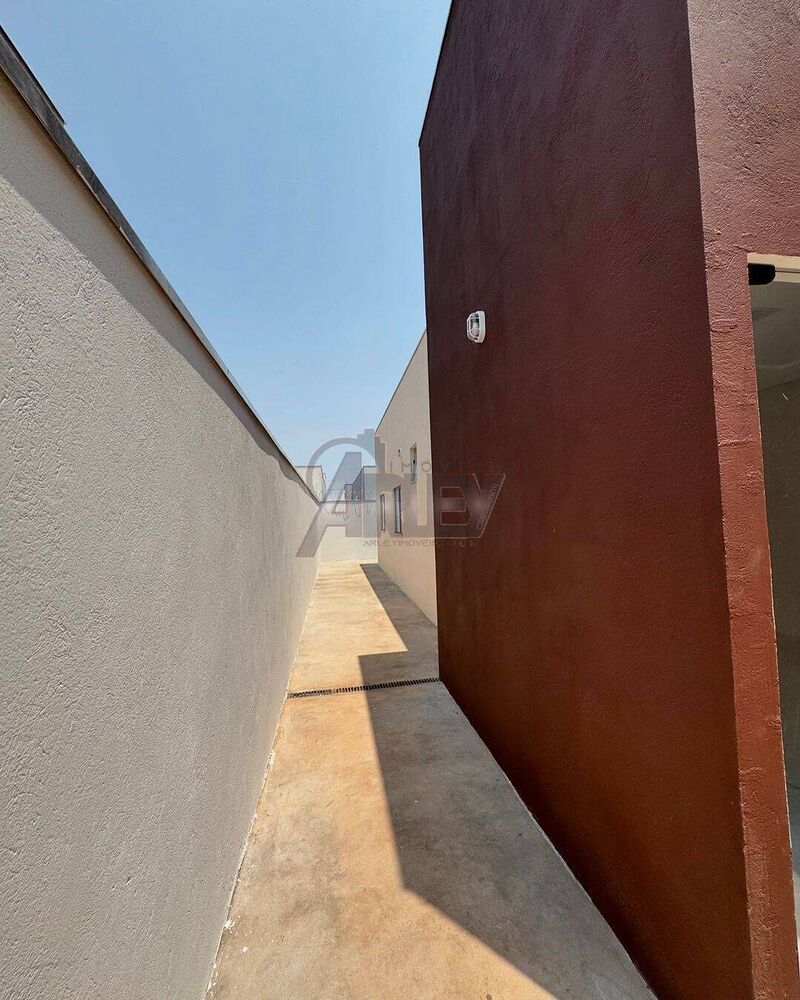 Casa à venda com 3 quartos, 50m² - Foto 2