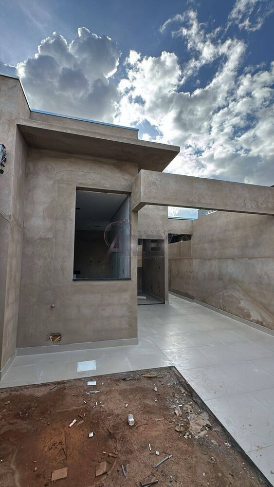 Casa à venda com 3 quartos, 60m² - Foto 2