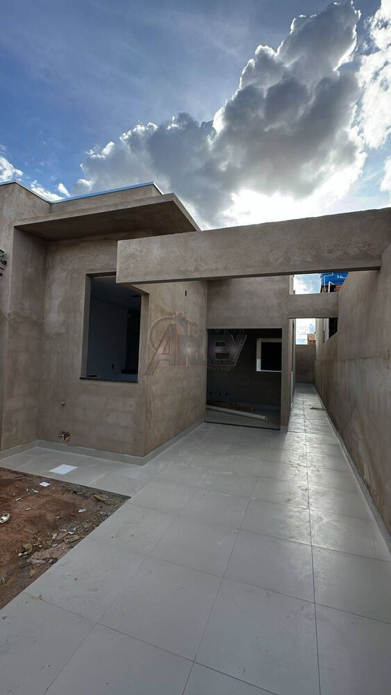 Casa à venda com 3 quartos, 60m² - Foto 1