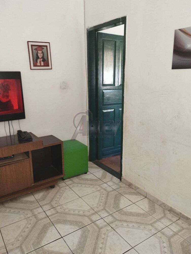 Casa à venda com 2 quartos, 140m² - Foto 2