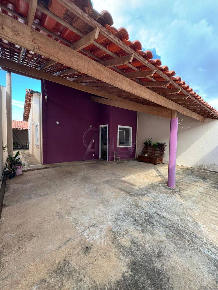 Casa à venda com 2 quartos, 150m² - Foto 1