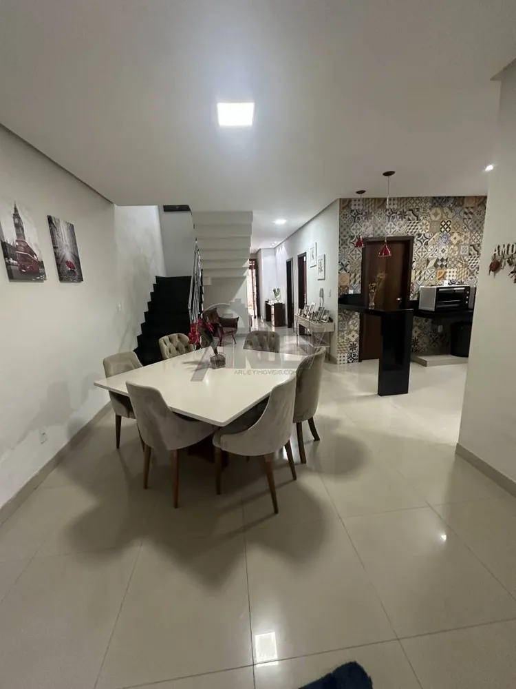 Casa, 4 quartos, 249 m² - Foto 1