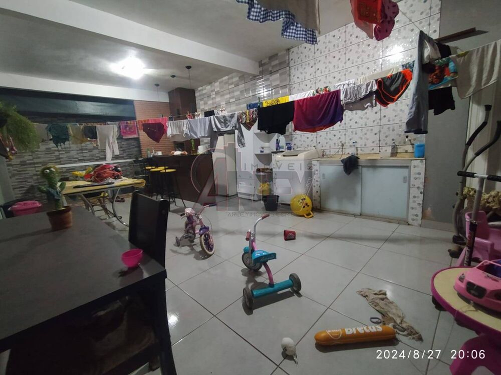 Casa à venda com 3 quartos, 200m² - Foto 3