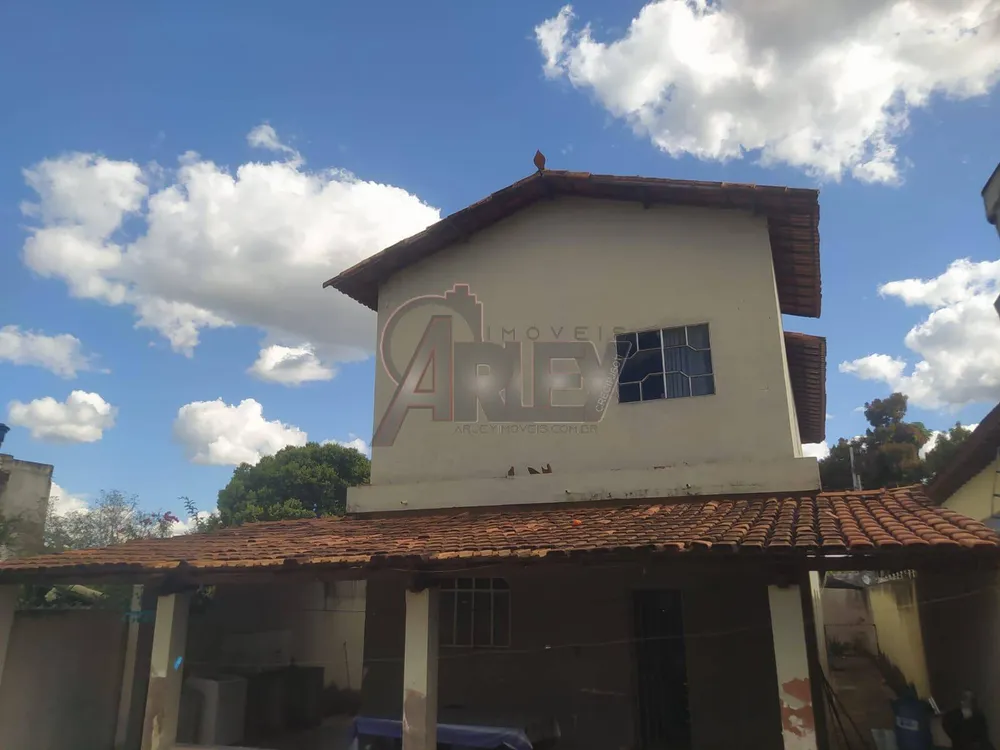 Casa, 7 quartos, 220 m² - Foto 1