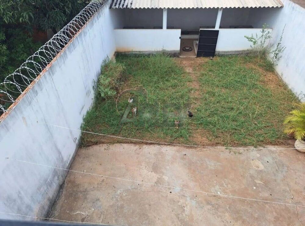 Casa à venda com 3 quartos, 225m² - Foto 3