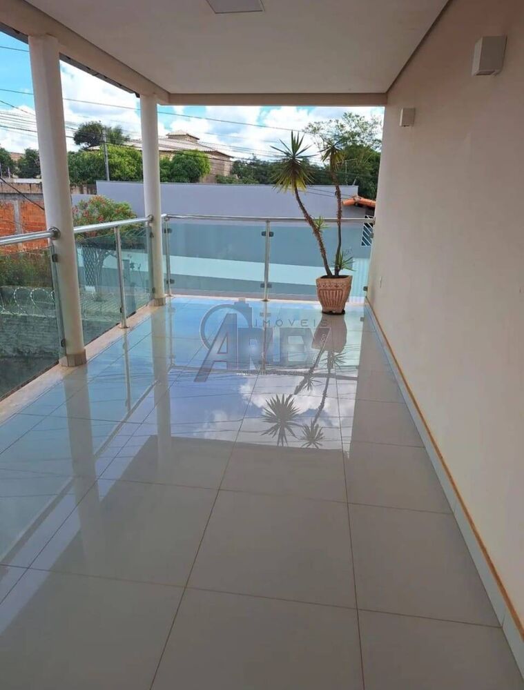 Casa à venda com 3 quartos, 225m² - Foto 4